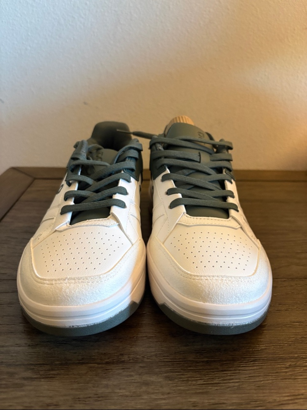 NEW [On] Cloud Running THE ROGER Clubhouse in White/Olive Men’s 8 / Women’s 9.5 - Picture 6 of 12